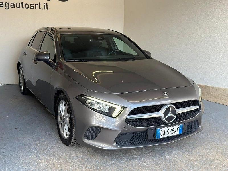 Usata Mercedes A180 116 CV (85 kW) 2020 Grigio Berlina