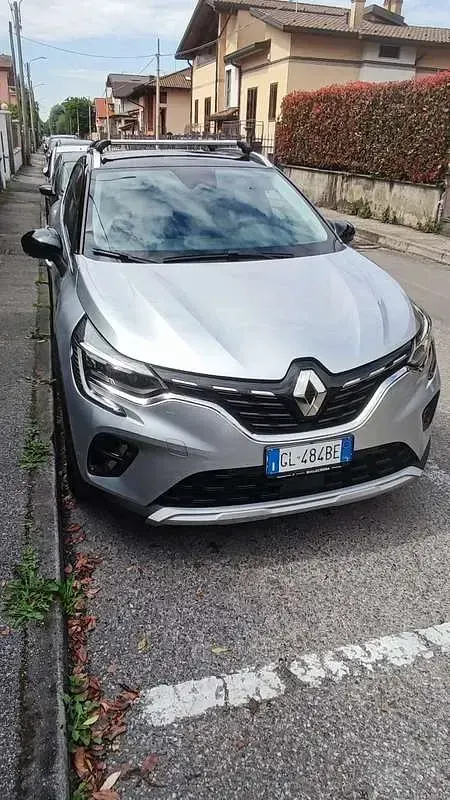 Usata Renault Captur Intens 94 CV (69 kW) 2022 Argento SUV