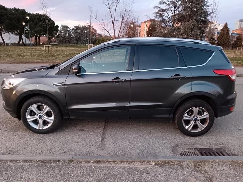Usata Ford Kuga Titanium 120 CV (88 kW) 2016 Grigio SUV