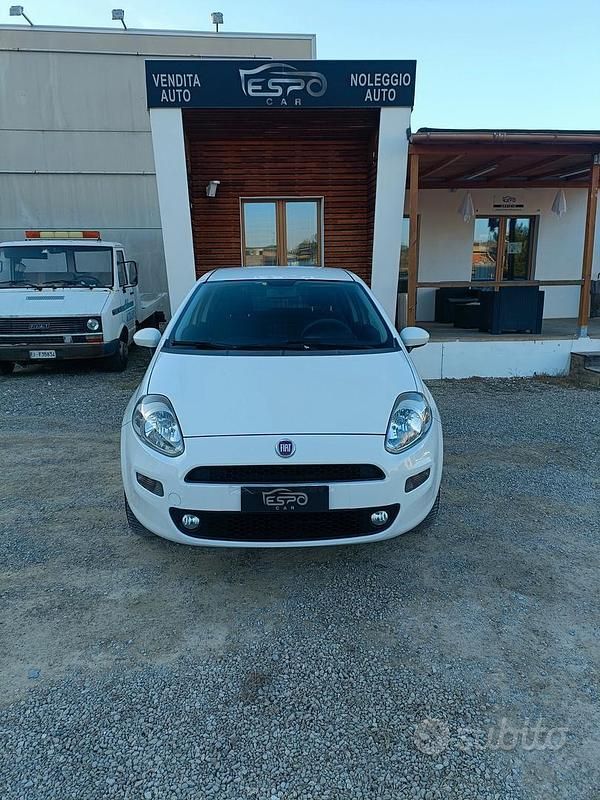 Bianco Usata 2016 Fiat Punto Lounge Furgone | 3900 € (Buon prezzo) - Immagine 1/4