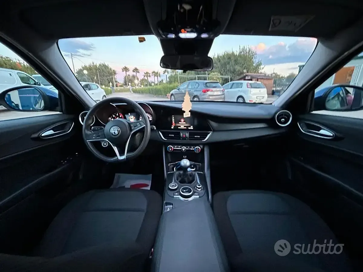 Usata Alfa Romeo Giulia 150 CV (110 kW) 2016 Bluazzurro Berlina