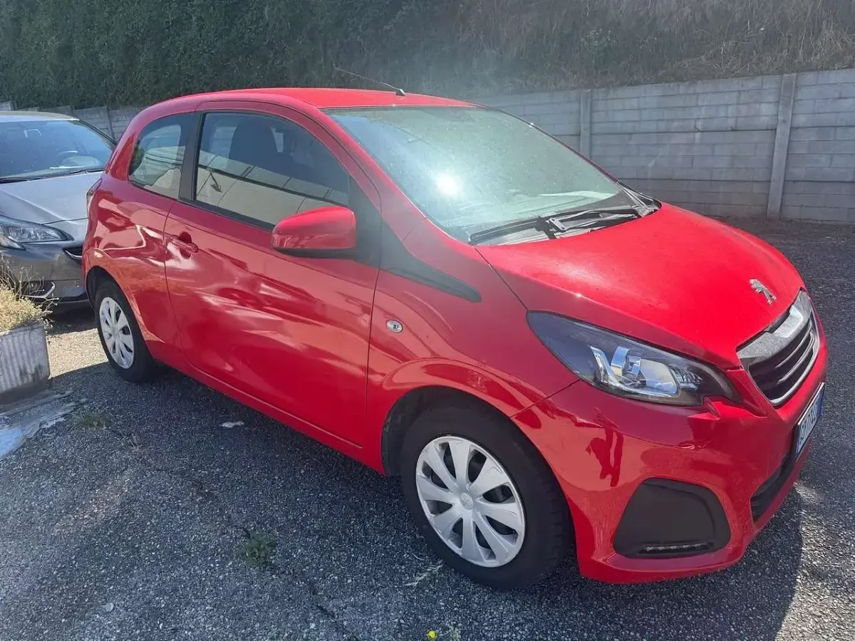 Usata Peugeot 108 Active 72 CV (52 kW) 2021 Rosso Utilitaria