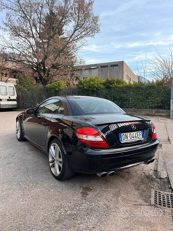 Usata Mercedes SLK200 163 CV (119 kW) 2008 Nero Cabrio