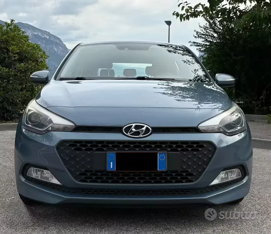 Usata Hyundai i20 75 CV (55 kW) 2015 Grigio Berlina
