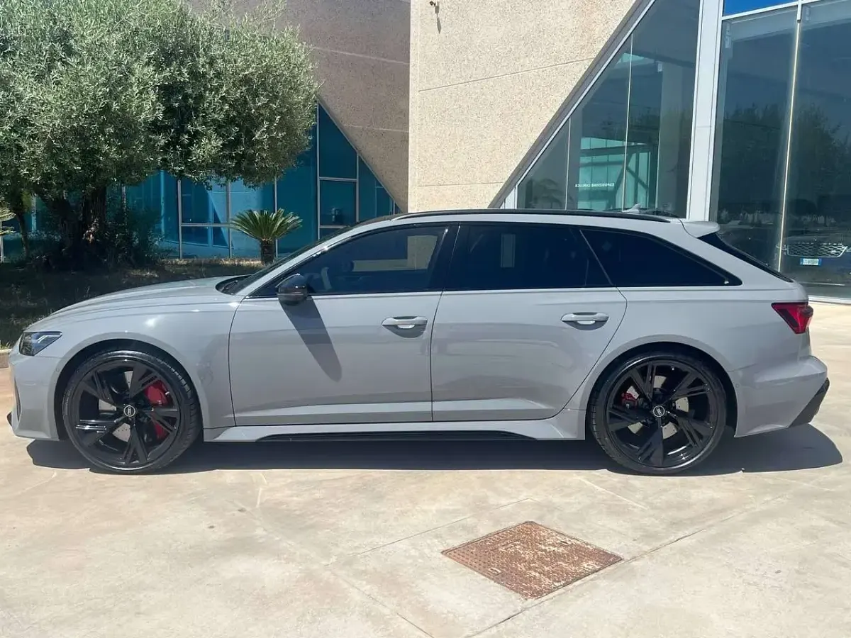 Usata Audi RS6 600 CV (441 kW) 2024 Grigio Station wagon