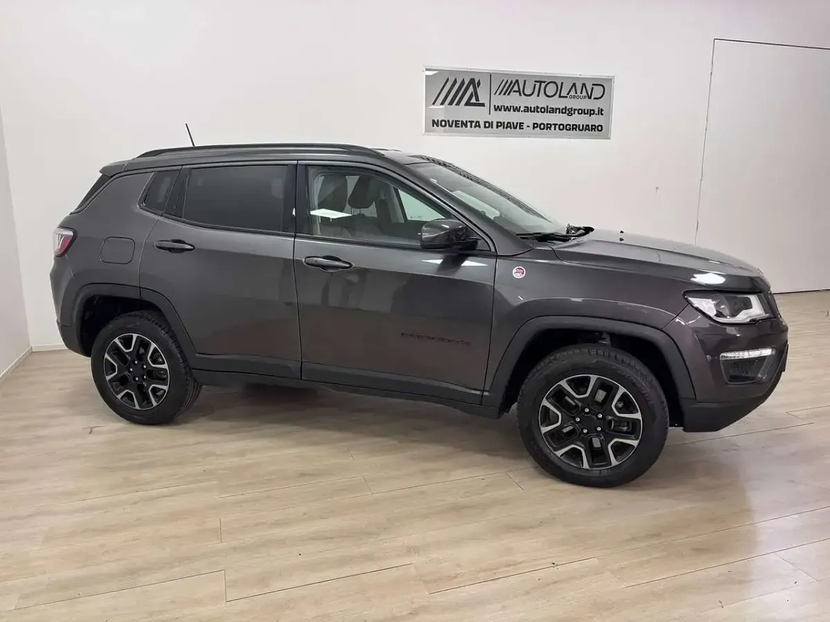 Usata Jeep Compass Trailhawk 170 CV (125 kW) 2018 Grigio SUV