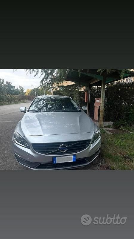Usata Volvo V60 120 CV (88 kW) 2017 Grigio Station wagon