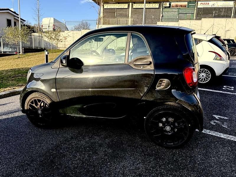 Usata Smart ForTwo Coupé Passion 90 CV (66 kW) 2019 Nero Utilitaria