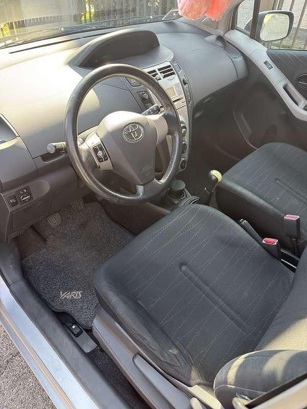 Usata Toyota Yaris Sol 90 CV (66 kW) 2007 Utilitaria