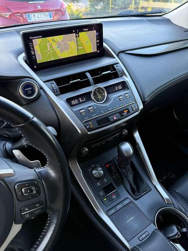 Usata Lexus NX300h 155 CV (114 kW) 2018 Nero SUV