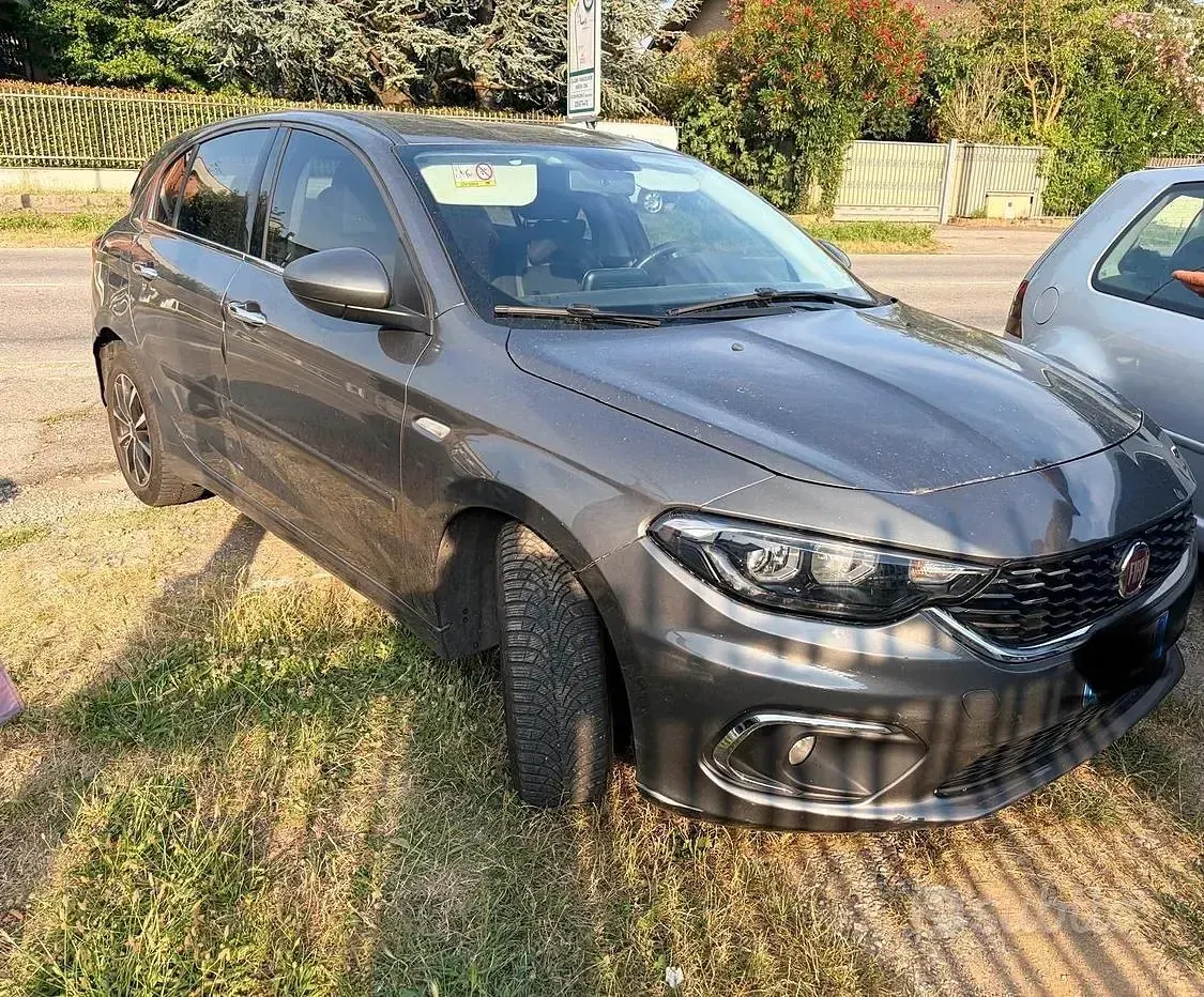 Usata Fiat Tipo 120 CV (88 kW) 2016 Grigio Berlina