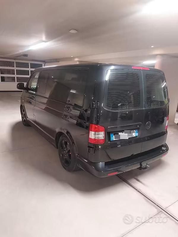Usata VW Caravelle 140 CV (102 kW) 2010 Nero Furgone