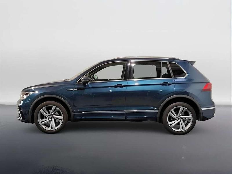 Usata VW Tiguan R-line 150 CV (110 kW) 2023 Nightshade blue metallizzato SUV