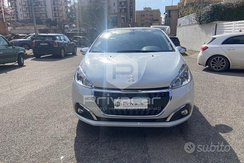 Usata Peugeot 208 Signature Sky 83 CV (61 kW) 2019 Bianco Utilitaria