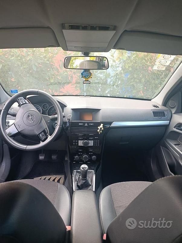 Usata Opel Astra 101 CV (74 kW) 2009 Blu Berlina