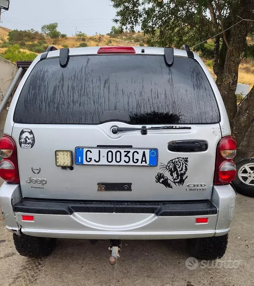Usata Jeep Cherokee 163 CV (119 kW) 2006 Grigio SUV