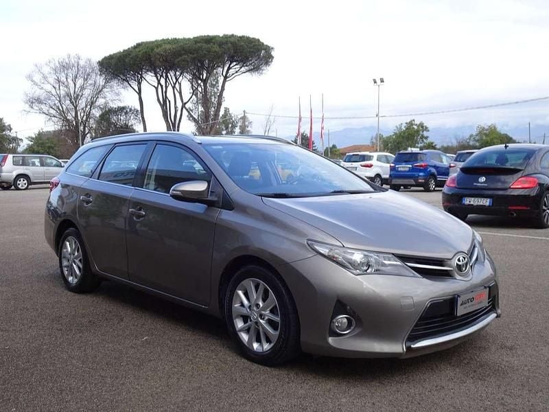 Usata Toyota Auris Active 90 CV (66 kW) 2014 Grigio Station wagon