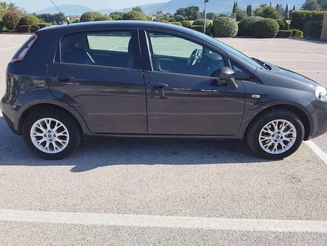 Usata Fiat Punto Evo Dynamic 95 CV (69 kW) 2011 Grigio Utilitaria