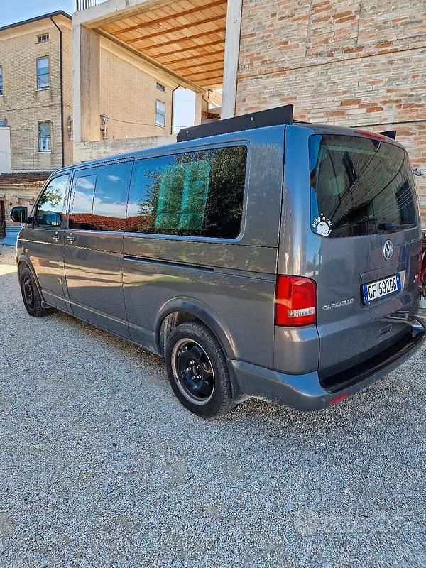 Usata VW Caravelle 150 CV (110 kW) 2010 Grigio Monovolume