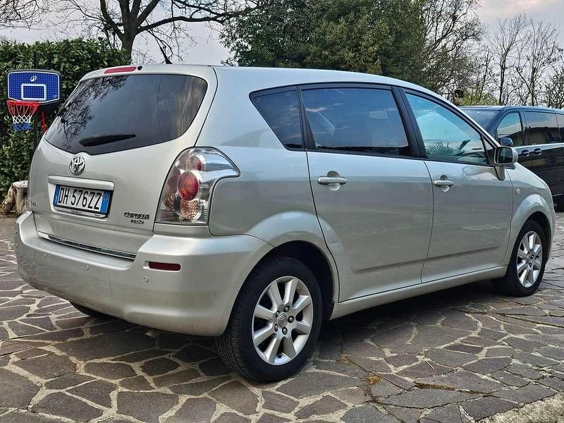 Begagnad Toyota Corolla Verso 129 HK (94 kW) 2007 Silver Minibuss