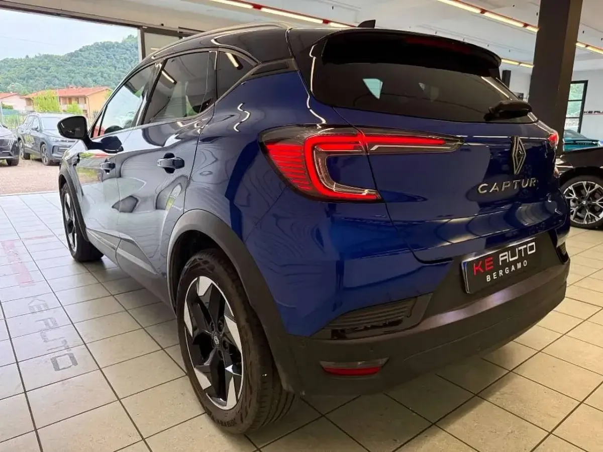 Usata Renault Captur Techno 101 CV (74 kW) 2025 Blu tetto nero SUV