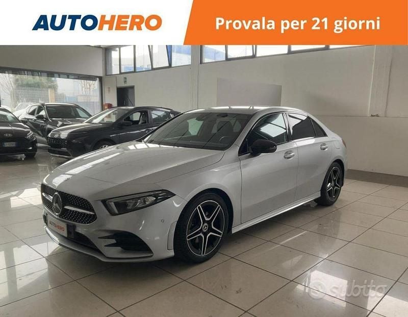 Grigio Usata 2019 Mercedes A200 Premium Tre volumi | 21.599 € (Buon prezzo) - Immagine 1/4