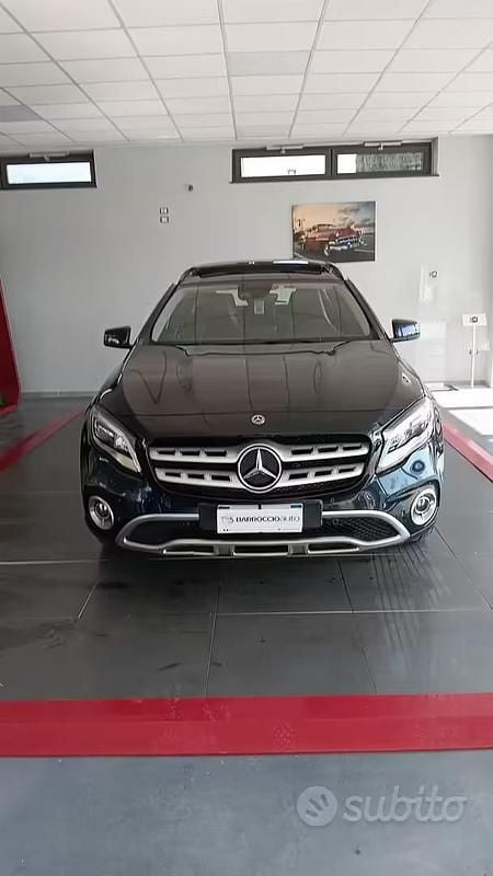 Usata Mercedes GLA200 135 CV (99 kW) 2018 Blu SUV