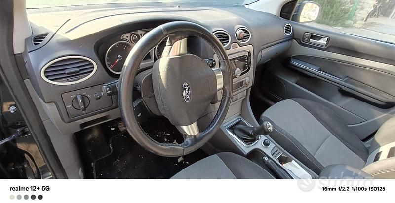 Nero Usata 2010 Ford Focus Titanium Tre volumi | 1500 € (Ottimo prezzo) - Immagine 1/4