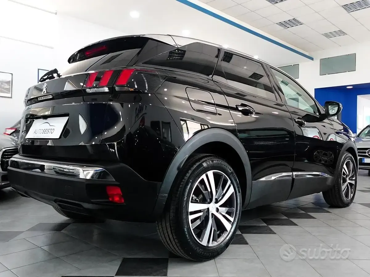 Usata Peugeot 3008 Allure 130 CV (95 kW) 2023 Nero SUV
