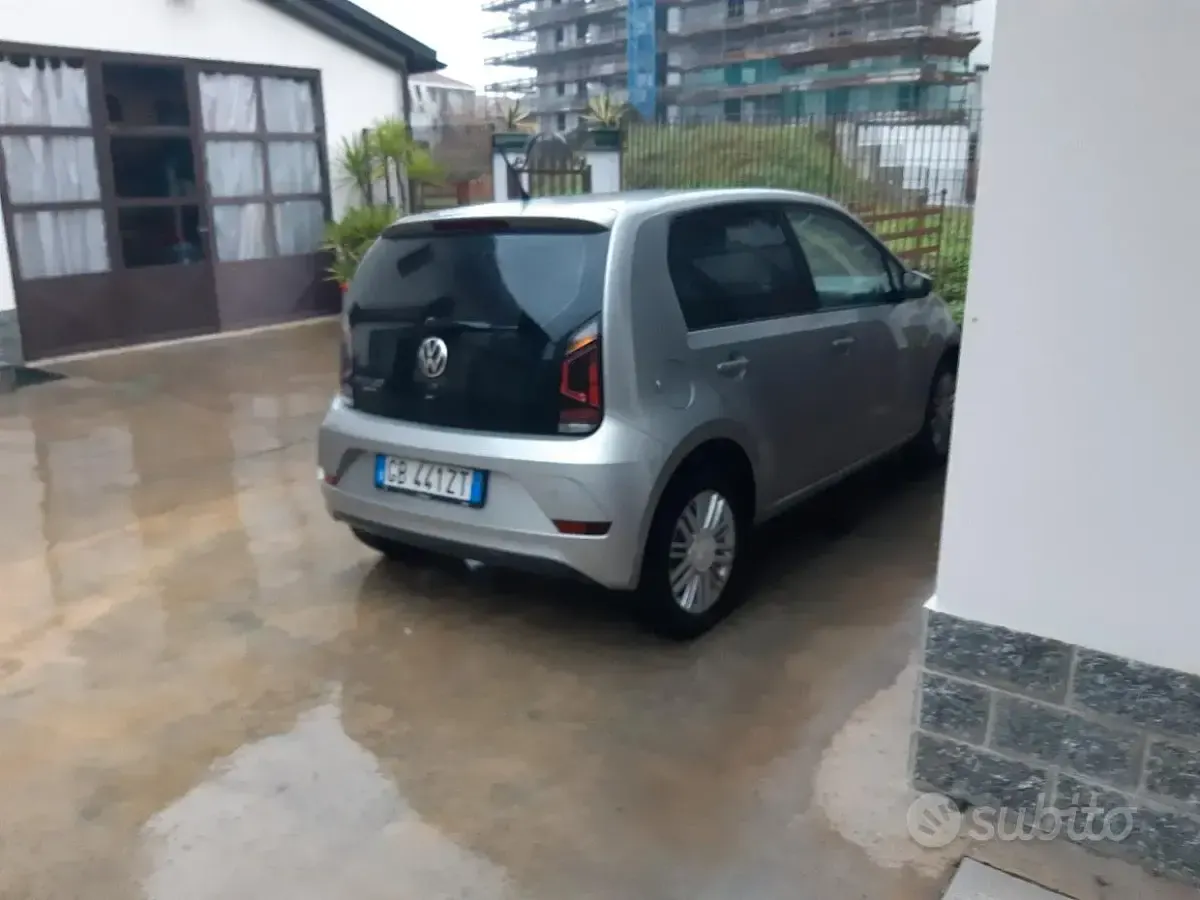 Usata VW up! Move 68 CV (50 kW) 2020 Grigio Utilitaria