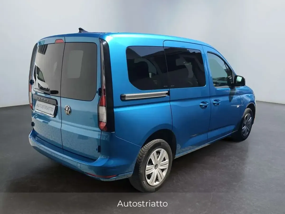 Usata VW Caddy 122 CV (89 kW) 2021 Blu/azzurro Monovolume