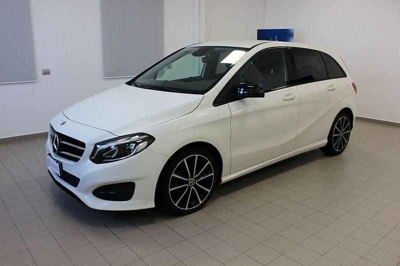 Bianco Usata 2017 Mercedes B180 Monovolume | 17.900 € (Molto cara) - Immagine 1/4