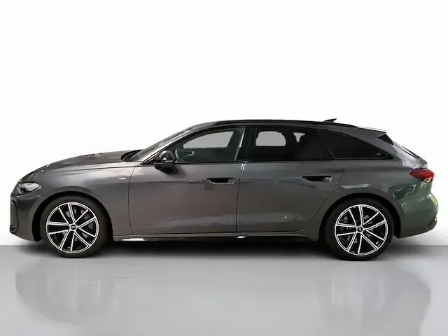 Usata Audi A5 S-Line 204 CV (150 kW) 2025 Grigio daytona perlato Station wagon