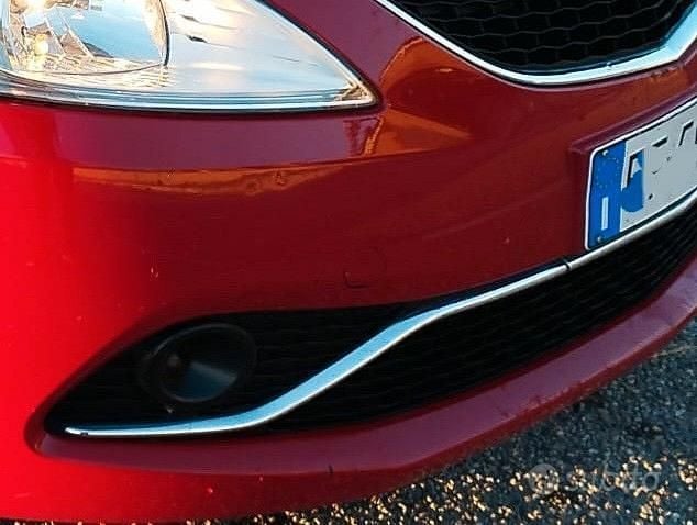 Usata Lancia Ypsilon Silver 69 CV (50 kW) 2015 Rosso Utilitaria