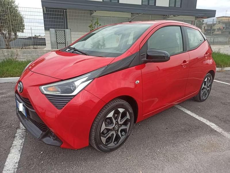 Usata Toyota Aygo X-clusiv 72 CV (52 kW) 2019 Rosso Utilitaria