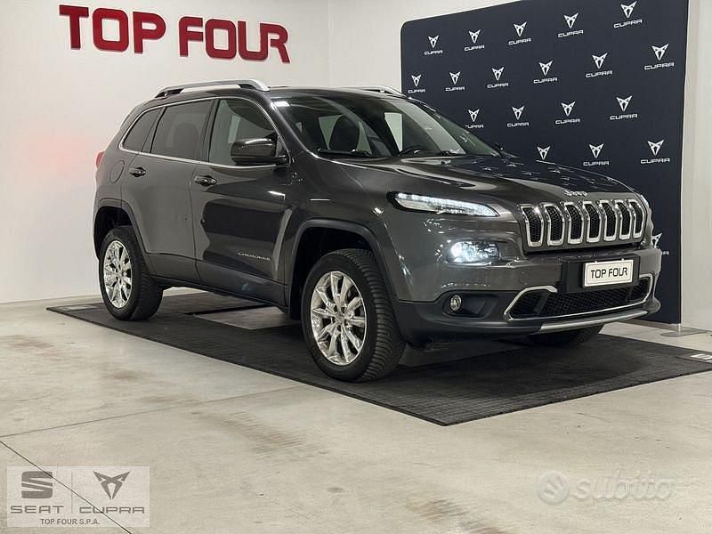 Grigio Usata 2015 Jeep Cherokee SUV | 14.500 € (Molto cara) - Immagine 1/4
