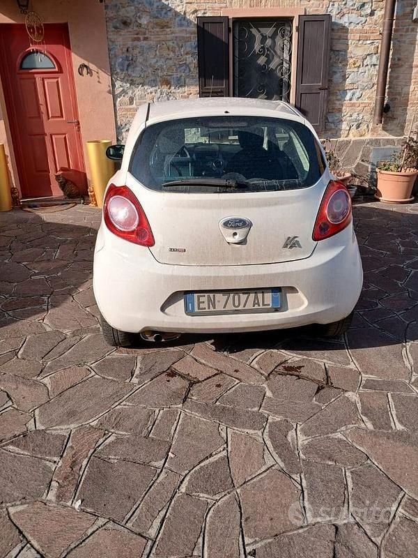 Begagnad Ford Ka 75 HK (55 kW) 2012 Vit Halvkombi