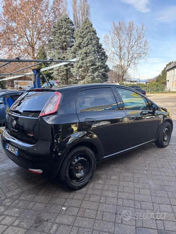 Usata Fiat Punto Lounge 75 CV (55 kW) 2014 Nero Utilitaria