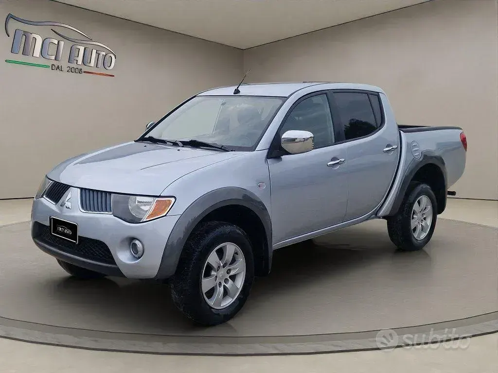 Usata Mitsubishi L200 Invite 136 CV (100 kW) 2007 Grigio Pick-up