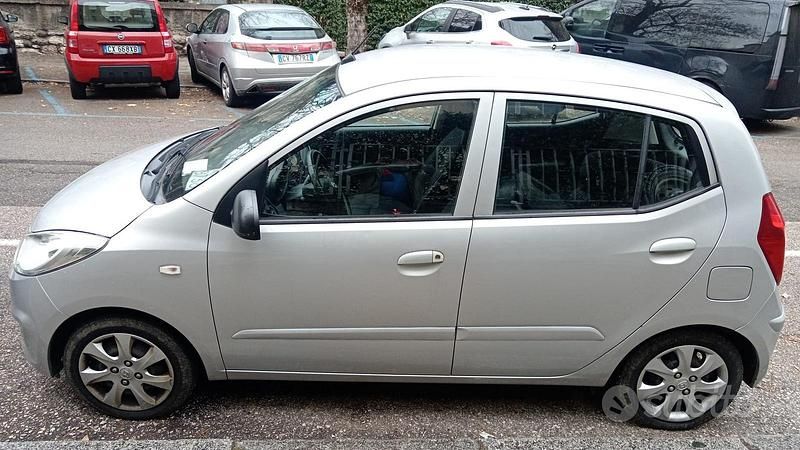 Grigio Usata 2012 Hyundai i10 Due volumi | 3700 € - Immagine 1/4