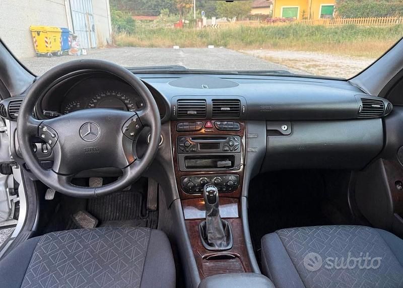 Usata Mercedes C220 Elegance 143 CV (105 kW) 2003 Grigio Berlina