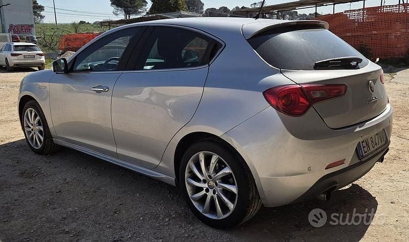 Usata Alfa Romeo Giulietta Distinctive 140 CV (102 kW) 2012 Grigio Utilitaria