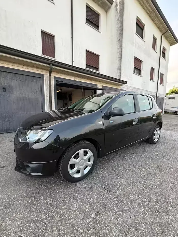 Usata Dacia Sandero 73 CV (53 kW) 2016 Nero Berlina