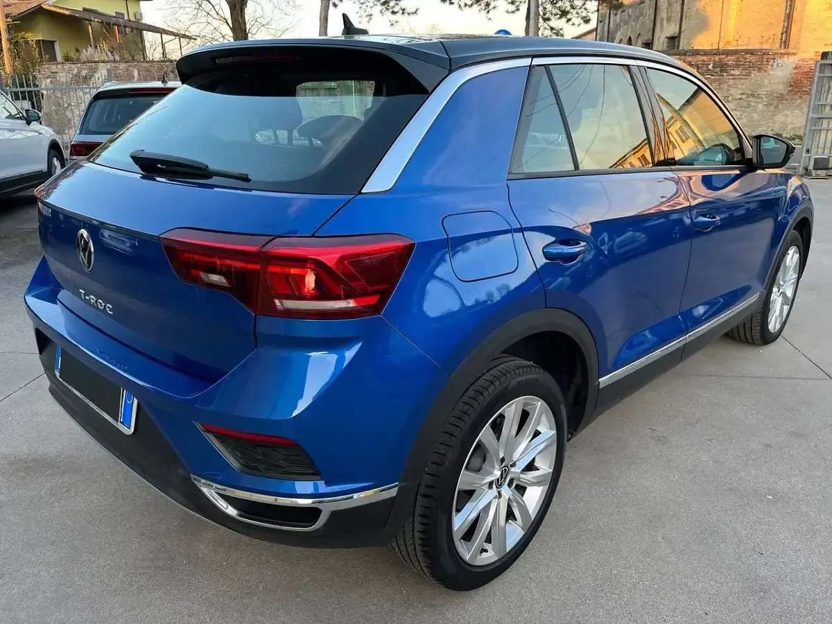 Usata VW T-Roc Sportline 150 CV (110 kW) 2021 Ravenna blue metallizzato SUV