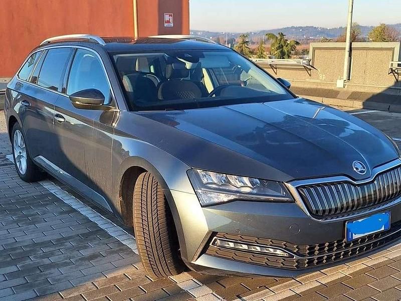 Grigio Usata 2020 Skoda Superb Executive Station wagon | 19.000 € (Super prezzo) - Immagine 1/3