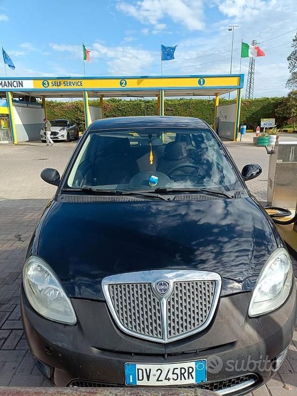 Usata Lancia Ypsilon 60 CV (44 kW) 2009 Nero Utilitaria