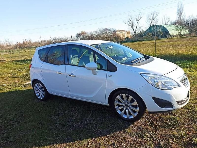 Usata 2010 Opel Meriva Monovolume | 3500 € (Buon prezzo) - Immagine 1/4