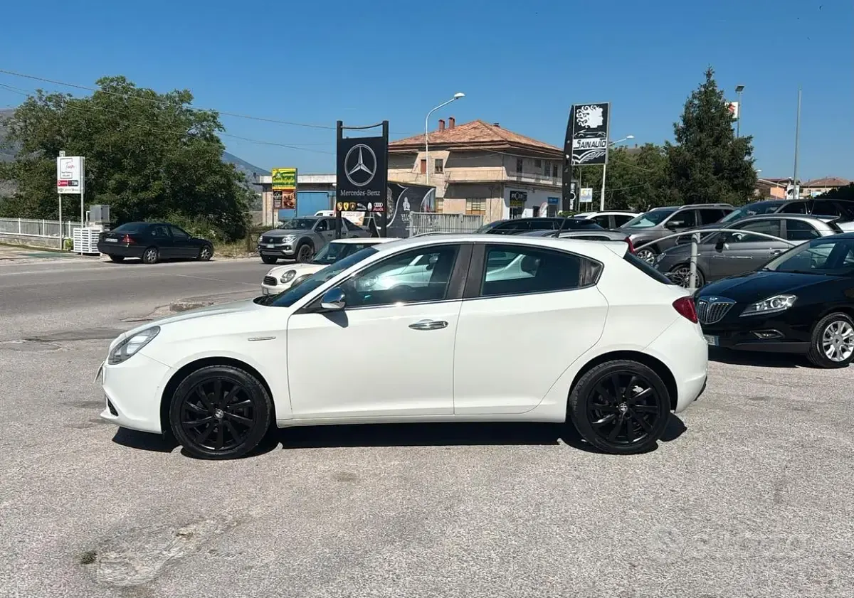 Usata Alfa Romeo Giulietta 105 CV (77 kW) 2013 Bianco Utilitaria