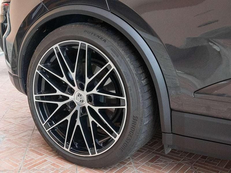 Usata Porsche Macan 300 kW (408 CV) 2024 Grigio vulcano SUV
