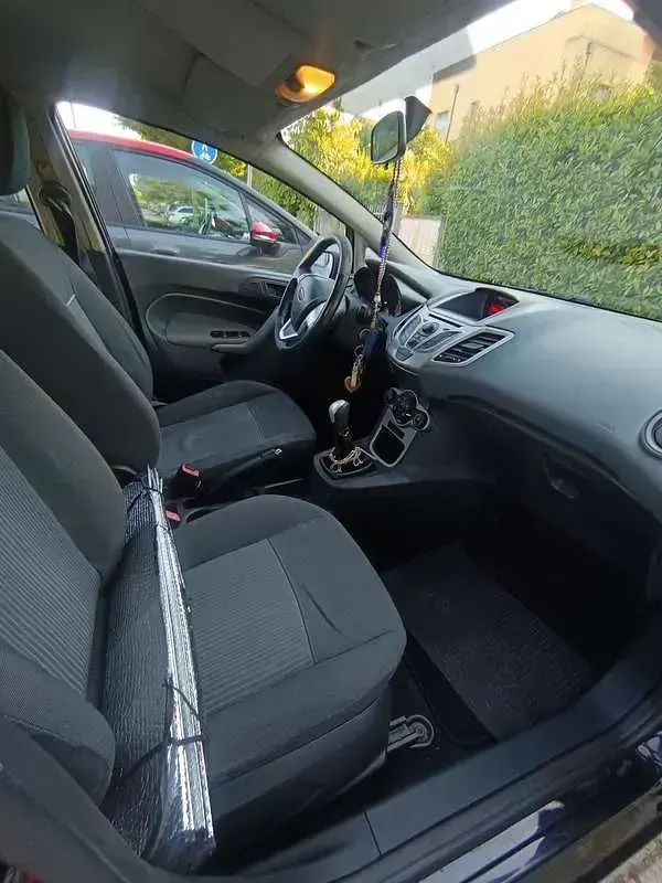Usata Ford Fiesta 82 CV (60 kW) 2011 Nero Berlina
